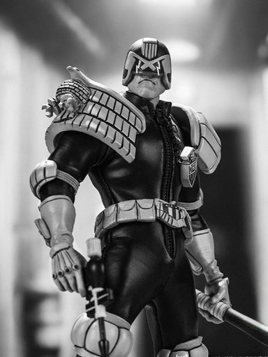 Pre-order 1/12 HiyaToys ESJ0163 Judge Dredd Exquisite Super Series Judge Dredd (Black & White Ver.)