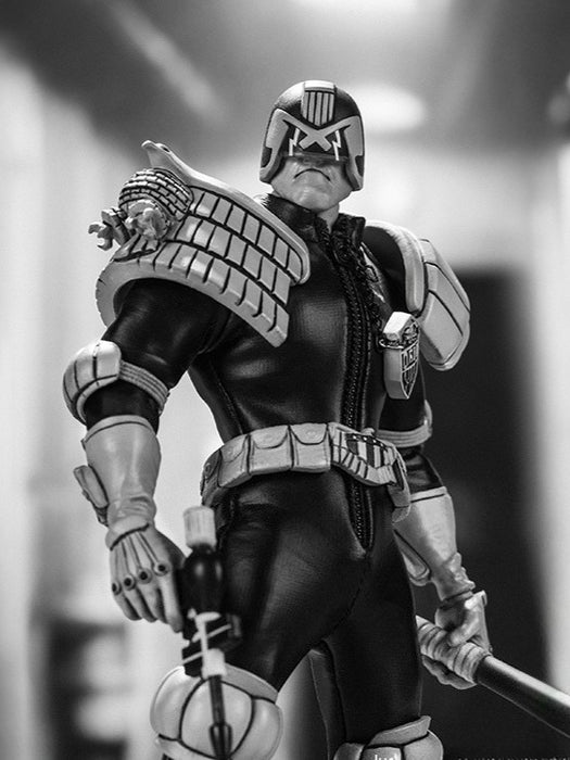Pre-order 1/12 HiyaToys ESJ0163 Judge Dredd Exquisite Super Series Judge Dredd (Black & White Ver.)